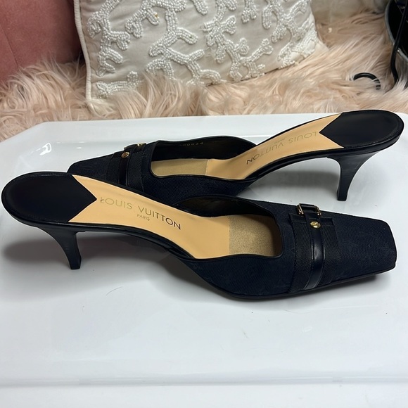 LOUIS VUITTON VINTAGE NEVER WORN HEELS - Picture 9 of 11